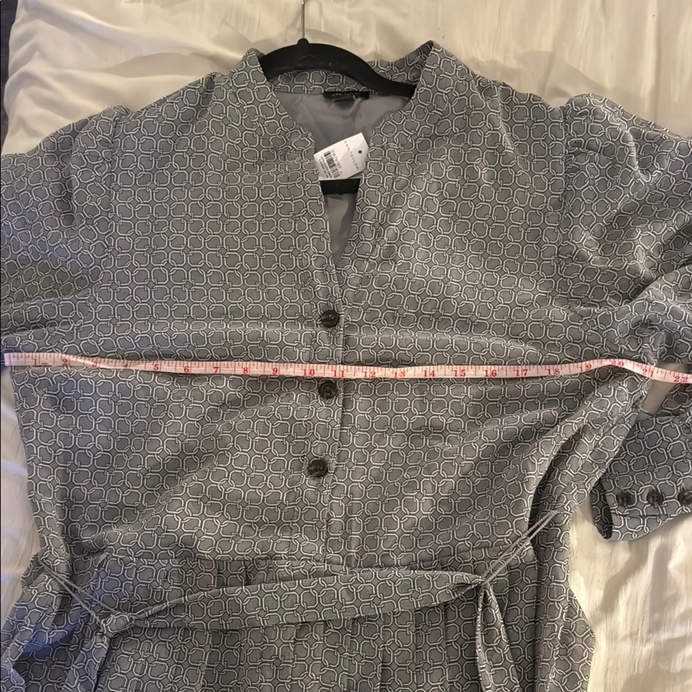 Chic Gray Patterned Button-Up Dress - Picture 9 of 10